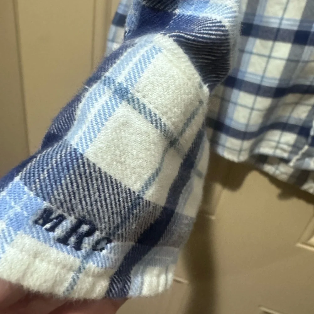 Good used condition flannel button up. Sz l
